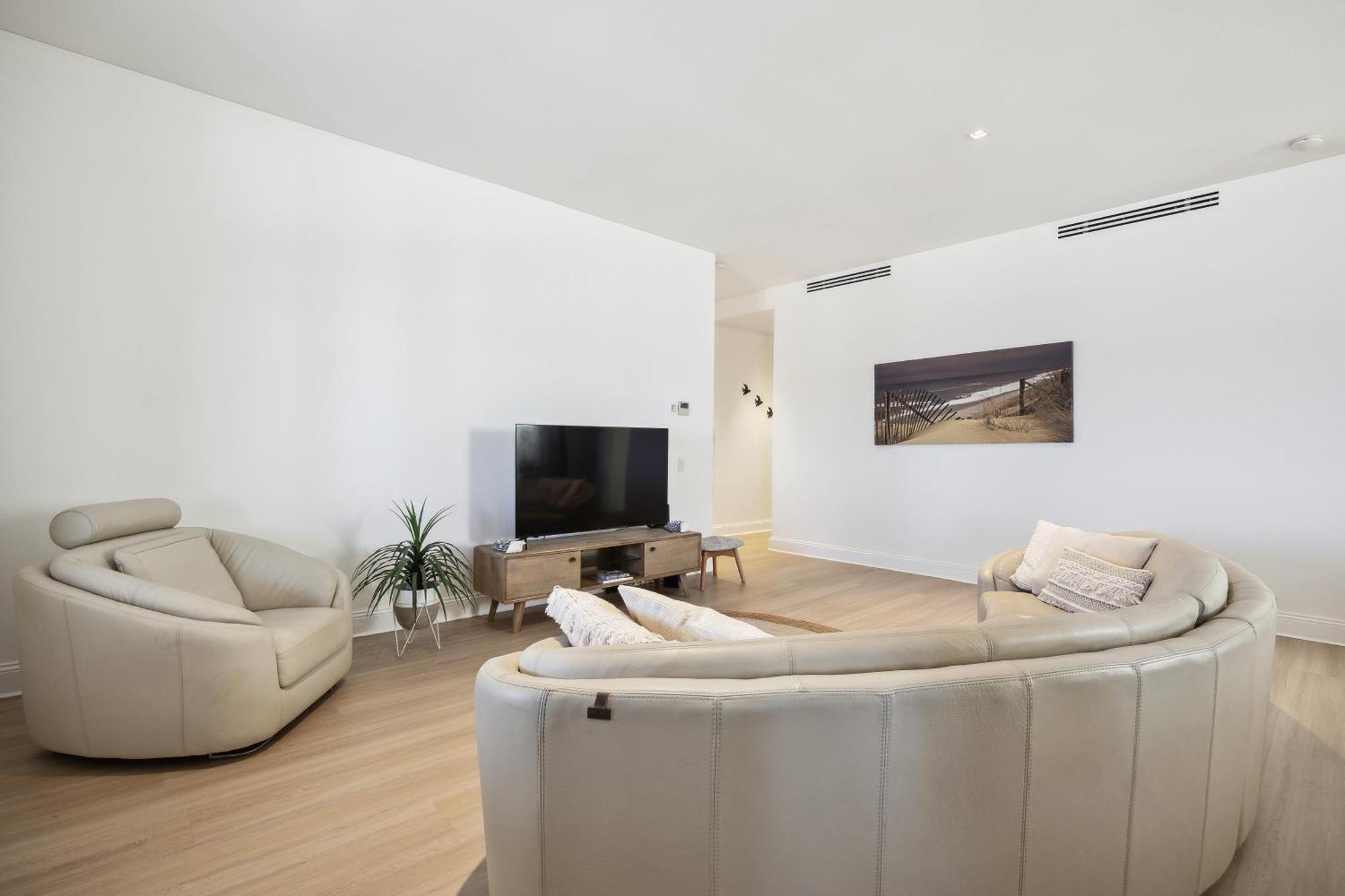Swainson At Del Monte Apartment *